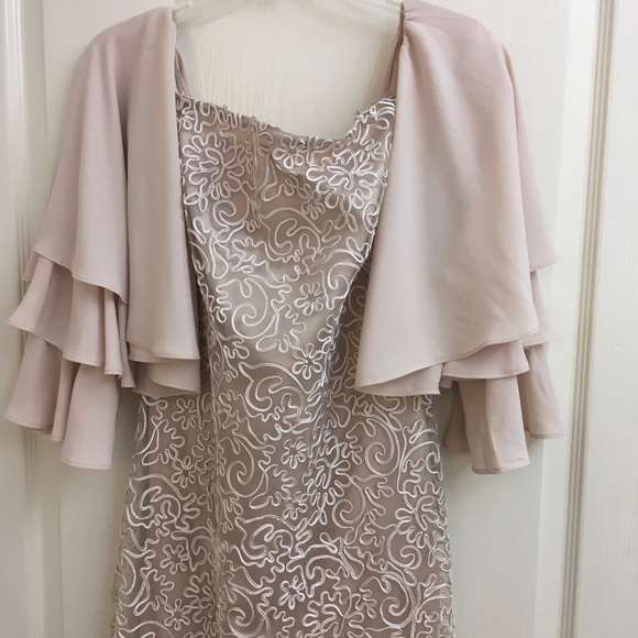 Laundry by Shelli Segal Gown - Picture 5 of 8